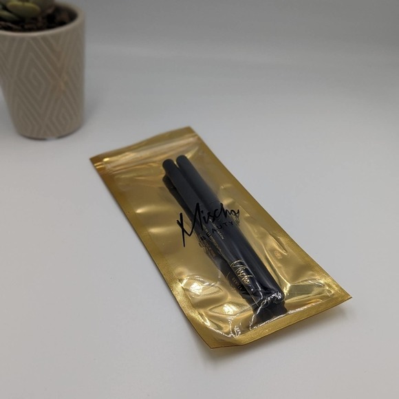 Mischo Beauty Lip Liner Set in Madam + Ijama - Picture 3 of 4